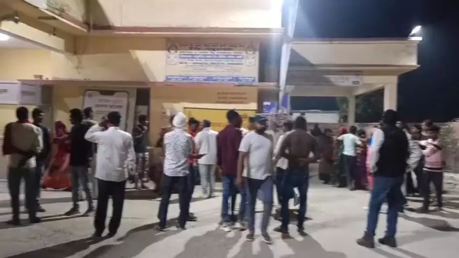 भीषण सड़क हादसा, पिता-पुत्री सहित 3 लोगों की मौत और 4 घायल भीषण सड़क हादसा, पिता-पुत्री सहित 3 लोगों की मौत और 4 घायल