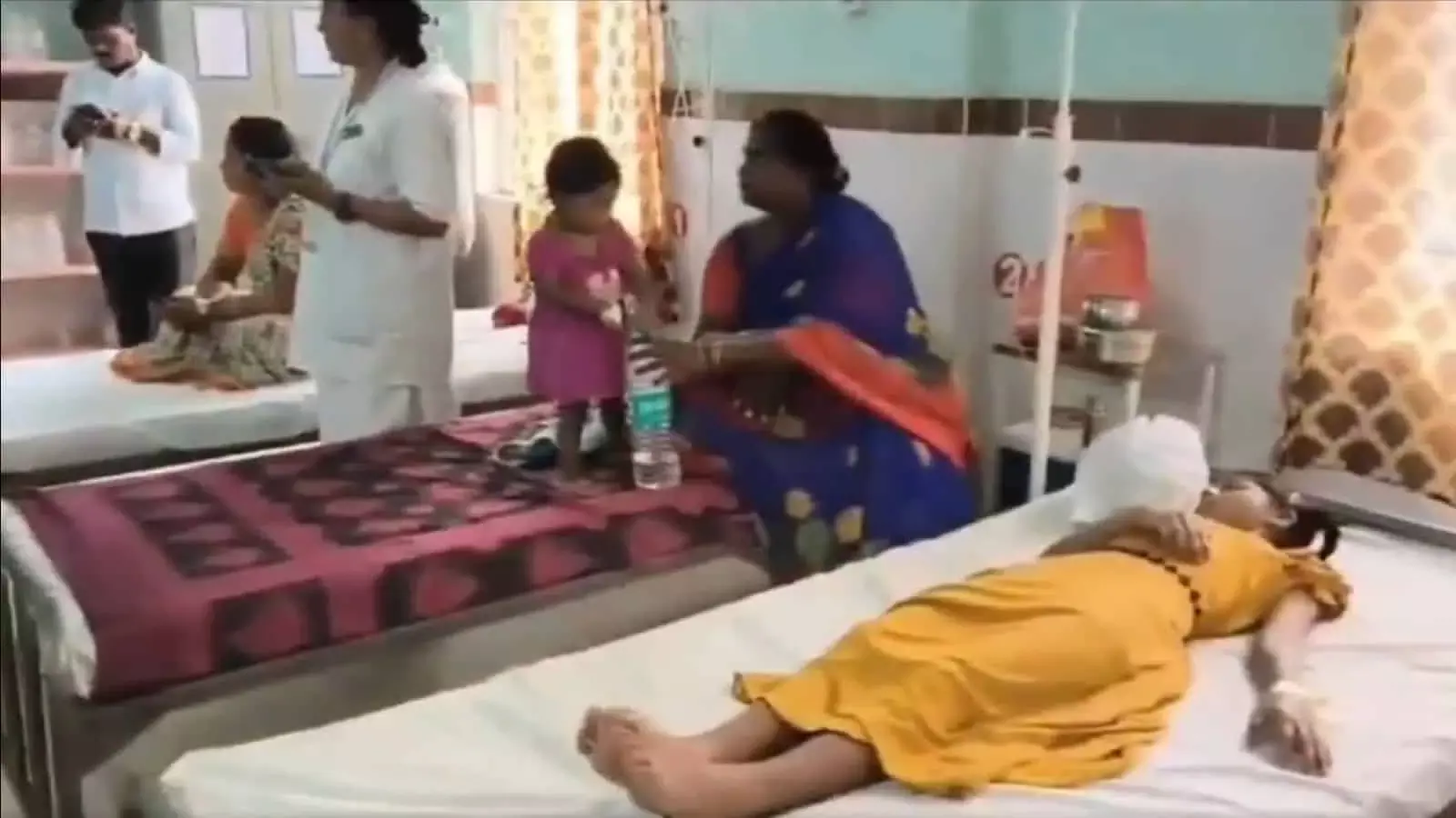Telangana के गुरुकुल के पांच छात्र मटन करी खाने के बाद बीमार पड़ गए Telangana के गुरुकुल के पांच छात्र मटन करी खाने के बाद बीमार पड़ गए