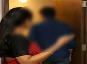 बेटे के बर्थडे के दिन महिला ने की गंदा काम, युवक को फंसाया, ब्लैकमेलिंग पर उतर आई अब बेटे के बर्थडे के दिन महिला ने की गंदा काम, युवक को फंसाया, ब्लैकमेलिंग पर उतर आई अब