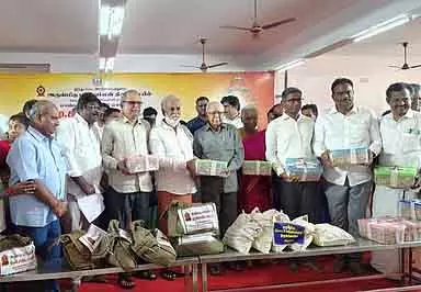 नौ मंदिरों से 296 kg सोना बैंक में इन्वेस्ट किया गया: Minister ने गहनों के हैंडओवर सेरेमनी में हिस्सा लिया नौ मंदिरों से 296 kg सोना बैंक में इन्वेस्ट किया गया: Minister ने गहनों के हैंडओवर सेरेमनी में हिस्सा लिया