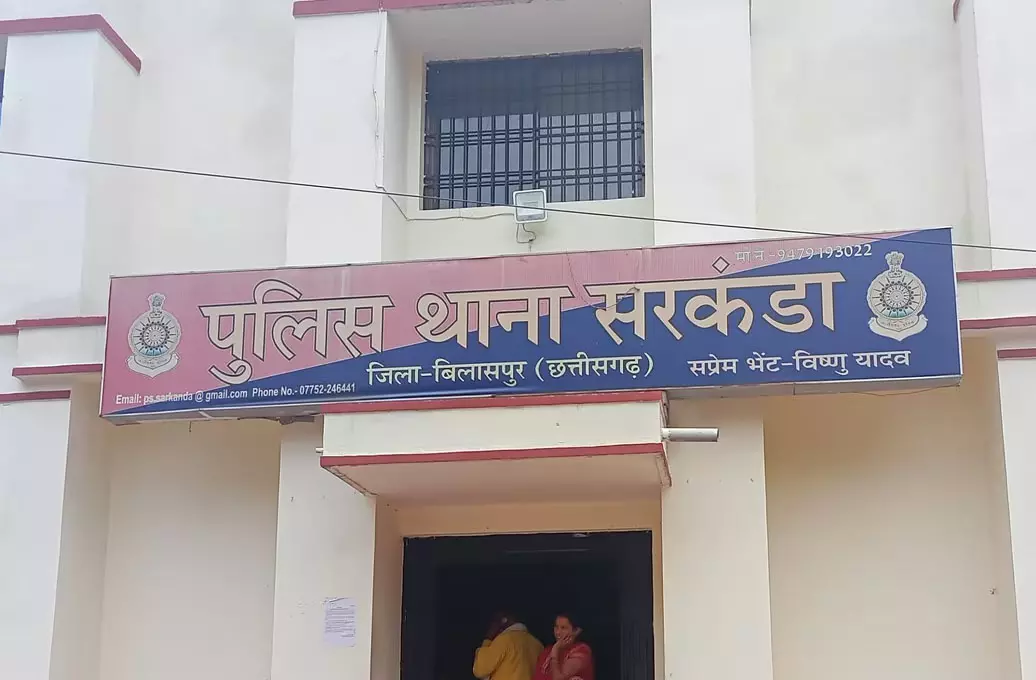 चम्मच को भी चोरों ने नहीं छोड़ा, वारदात में शामिल सभी शातिर पकड़ाए चम्मच को भी चोरों ने नहीं छोड़ा, वारदात में शामिल सभी शातिर पकड़ाए