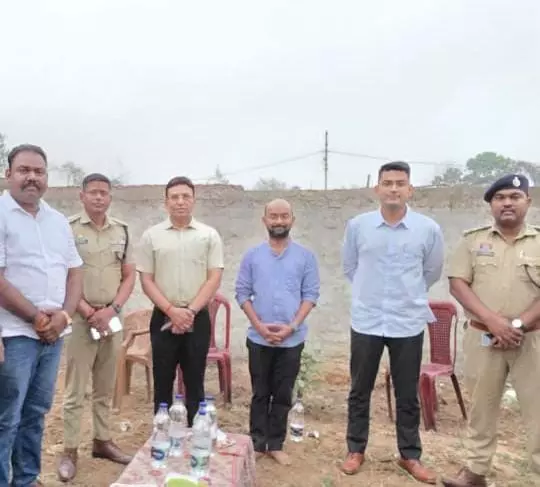 कलेक्टर-एसपी घर पहुंचे और UPSC में सफलता पाने वाले अजय गुप्ता को दी बधाई कलेक्टर-एसपी घर पहुंचे और UPSC में सफलता पाने वाले अजय गुप्ता को दी बधाई
