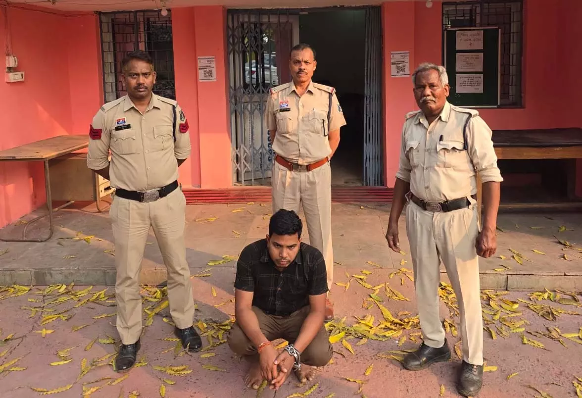 ब्लैकमेलिंग से परेशान महिला की आत्महत्या मामले में पुलिस की संवेदनशील कार्रवाई, आरोपी गिरफ्तार ब्लैकमेलिंग से परेशान महिला की आत्महत्या मामले में पुलिस की संवेदनशील कार्रवाई, आरोपी गिरफ्तार