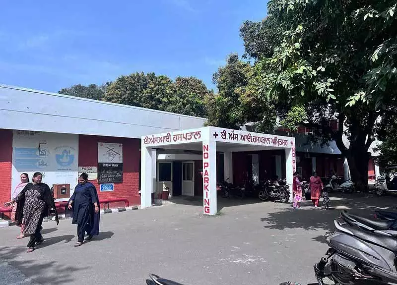 ESI हॉस्पिटल में करीब 3 साल से मेडिसिन स्पेशलिस्ट नहीं है ESI हॉस्पिटल में करीब 3 साल से मेडिसिन स्पेशलिस्ट नहीं है