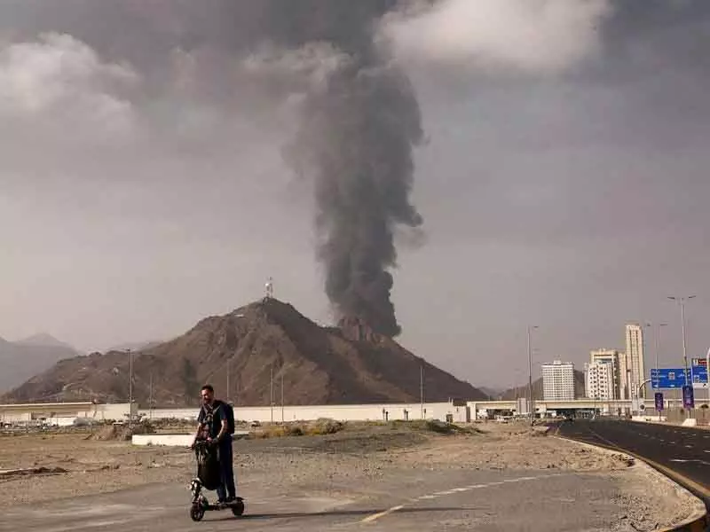 इराक में UAE कॉन्सुलेट पर ड्रोन हमला, संघर्ष में गलत तरीके से फंसने की आलोचना इराक में UAE कॉन्सुलेट पर ड्रोन हमला, संघर्ष में गलत तरीके से फंसने की आलोचना