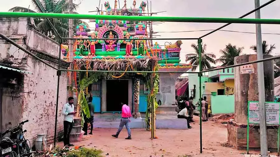 Gauribidanur : मंदिर में दलितों के प्रवेश पर रोक, तनावपूर्ण माहौल Gauribidanur : मंदिर में दलितों के प्रवेश पर रोक, तनावपूर्ण माहौल