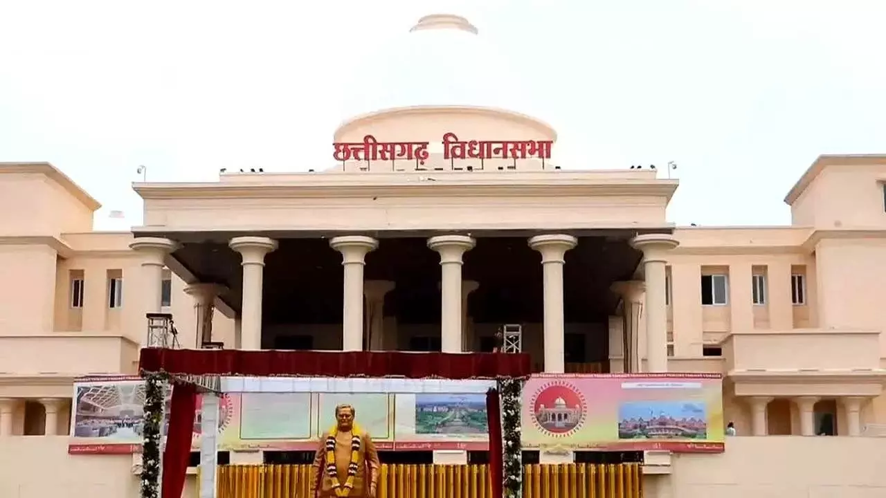 आज भी विधानसभा के गर्भ गृह में नारेबाजी, कांग्रेस के सभी विधायक सस्पेंड आज भी विधानसभा के गर्भ गृह में नारेबाजी, कांग्रेस के सभी विधायक सस्पेंड