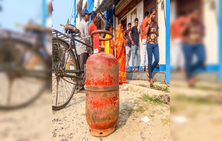 LPG आपूर्ति सुनिश्चित करने के लिए सरकार सख्त, एसेंशियल कमोडिटीज एक्ट लागू LPG आपूर्ति सुनिश्चित करने के लिए सरकार सख्त, एसेंशियल कमोडिटीज एक्ट लागू