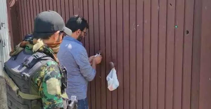 Srinagar पुलिस ने ड्रग व्यापार से कमाई गई रिहायशी प्रॉपर्टी को अटैच किया Srinagar पुलिस ने ड्रग व्यापार से कमाई गई रिहायशी प्रॉपर्टी को अटैच किया