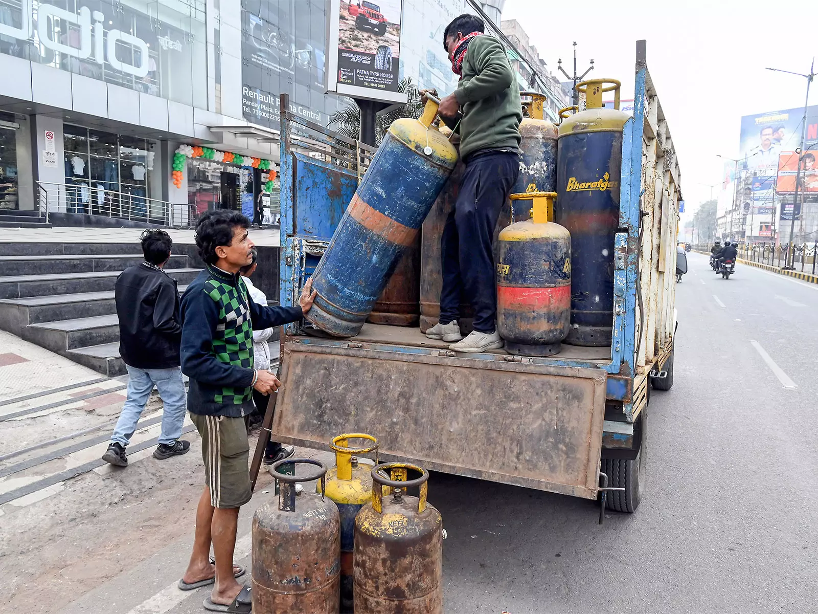 LPG आपूर्ति के लिए आवश्यक वस्तु अधिनियम लागू LPG आपूर्ति के लिए आवश्यक वस्तु अधिनियम लागू