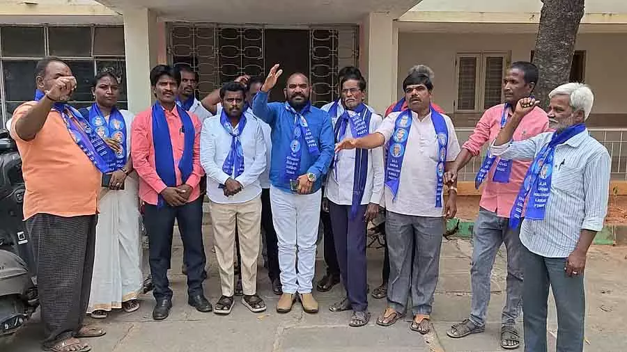 Chintamani : आंतरिक आरक्षण लागू करने और पद भरने की मांग Chintamani : आंतरिक आरक्षण लागू करने और पद भरने की मांग