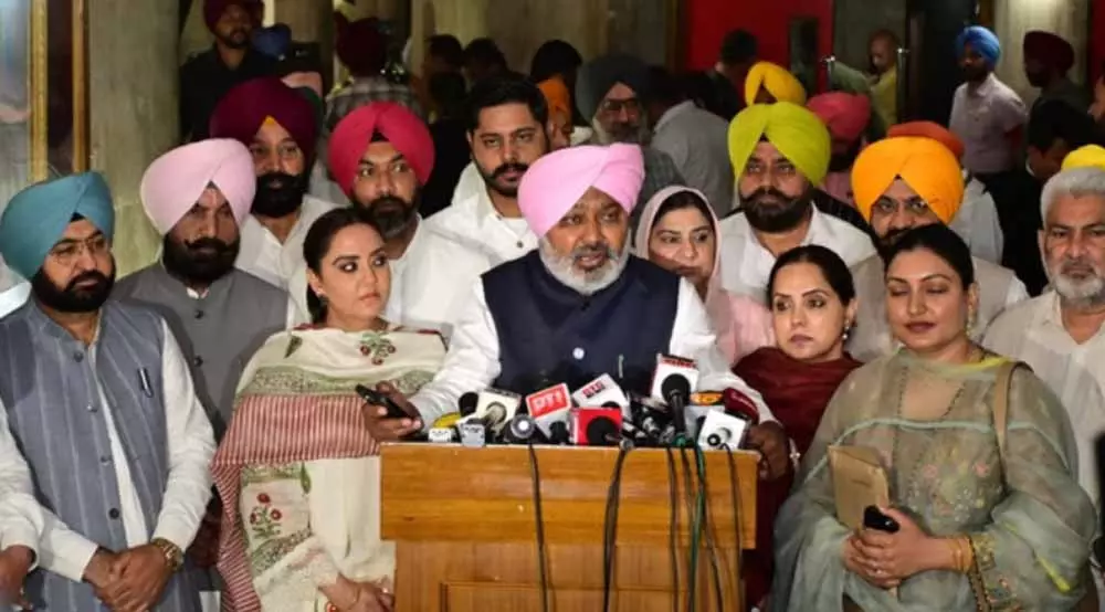 Chandigarh: सुखपाल खैरा के ट्वीट पर भड़की बहस, कांग्रेस विधायक को मिली चेतावनी Chandigarh: सुखपाल खैरा के ट्वीट पर भड़की बहस, कांग्रेस विधायक को मिली चेतावनी