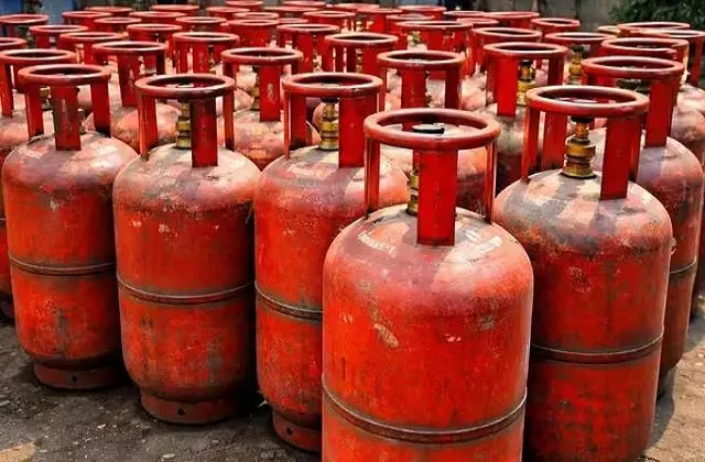 New Delhi: सरकार ने गैस आपूर्ति को लेकर कड़ा रुख अपनाया, प्राथमिकता सूची जारी New Delhi: सरकार ने गैस आपूर्ति को लेकर कड़ा रुख अपनाया, प्राथमिकता सूची जारी