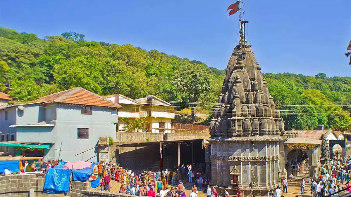 Pune : कुंभ मेले से पहले भीमाशंकर मंदिर के पास 110 घरों को दूसरी जगह शिफ्ट करने का प्रस्ताव Pune : कुंभ मेले से पहले भीमाशंकर मंदिर के पास 110 घरों को दूसरी जगह शिफ्ट करने का प्रस्ताव