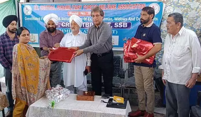 पूर्व CPFWA ने वीर नारियों को सम्मानित किया, केंद्र सरकार से मांगें पूरी करने का आग्रह किया पूर्व CPFWA ने वीर नारियों को सम्मानित किया, केंद्र सरकार से मांगें पूरी करने का आग्रह किया