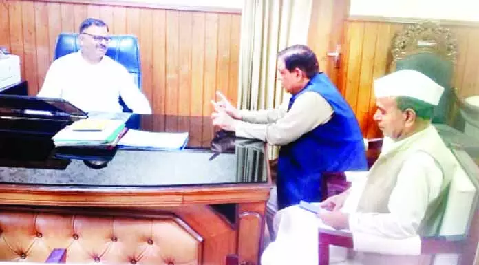 Former MLC ने राणा के समक्ष सिंचाई परियोजना का मुद्दा उठाया Former MLC ने राणा के समक्ष सिंचाई परियोजना का मुद्दा उठाया