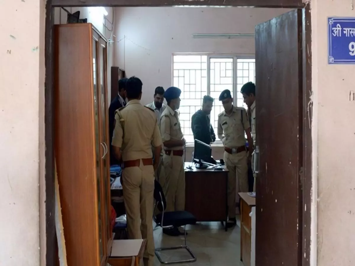 Sonipat: बीएसएनएल टेलीफोन एक्सचेंज में चोरी, चोर ले गए कंप्यूटर सेट Sonipat: बीएसएनएल टेलीफोन एक्सचेंज में चोरी, चोर ले गए कंप्यूटर सेट