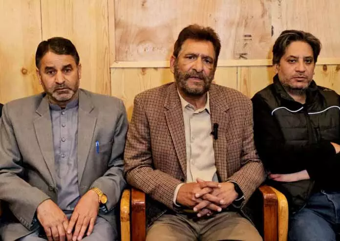 PDP ने एडीएम से प्रदर्शन के बाद गिरफ्तार किए गए युवक को रिहा करने की अपील की PDP ने एडीएम से प्रदर्शन के बाद गिरफ्तार किए गए युवक को रिहा करने की अपील की