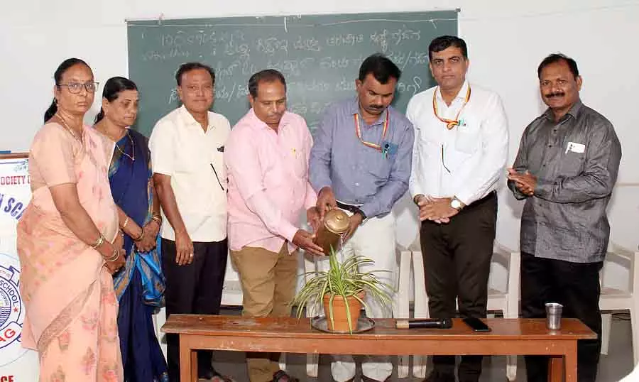 दिव्यांग बच्चों को मुख्यधारा में लाया जाना चाहिए: Education Officer दिव्यांग बच्चों को मुख्यधारा में लाया जाना चाहिए: Education Officer