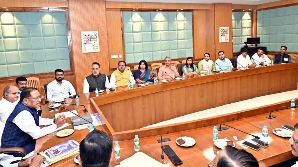 CM साय ने बीजेपी मीडिया प्रकोष्ठ के पदाधिकारियों की बैठक ली CM साय ने बीजेपी मीडिया प्रकोष्ठ के पदाधिकारियों की बैठक ली
