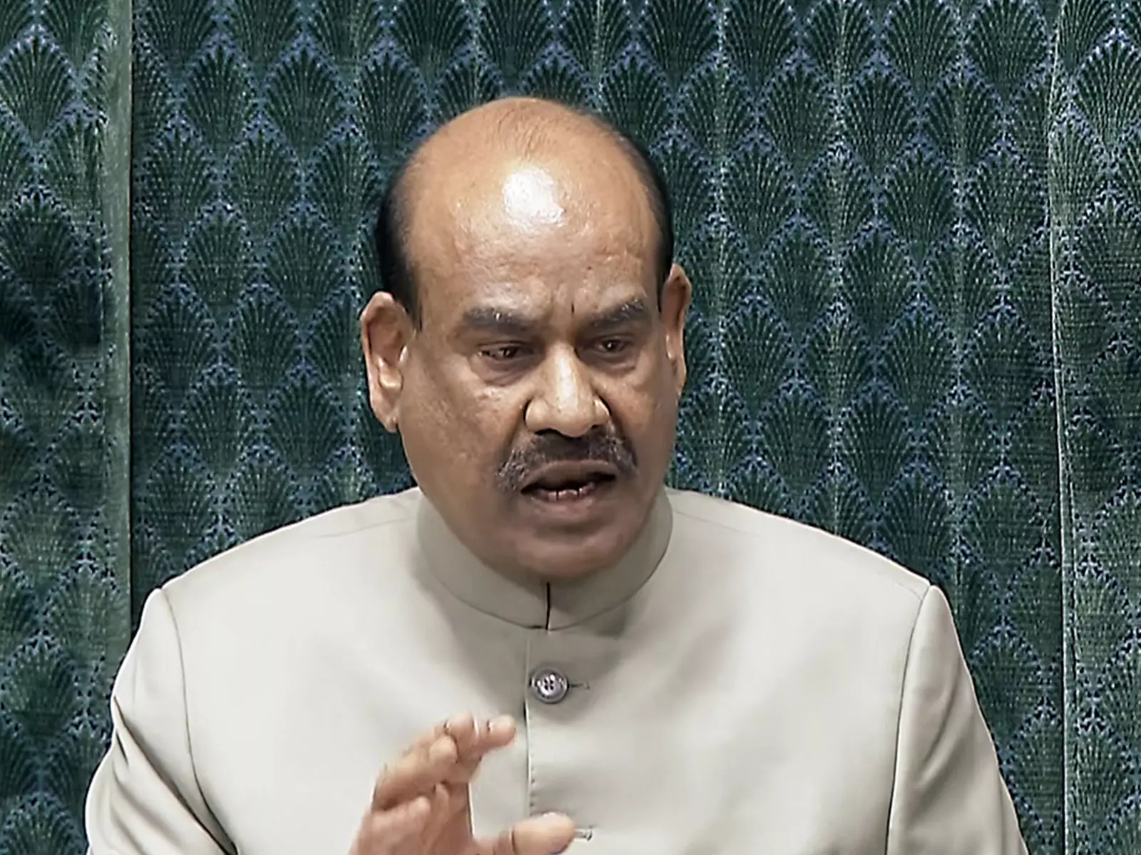 संसद का बजट सत्र: Lok Sabha अध्यक्ष के खिलाफ अविश्वास प्रस्ताव ला सकता है विपक्ष संसद का बजट सत्र: Lok Sabha अध्यक्ष के खिलाफ अविश्वास प्रस्ताव ला सकता है विपक्ष