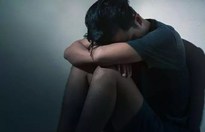 युवक ने suicide करने से पहले वीडियो बनाया युवक ने suicide करने से पहले वीडियो बनाया