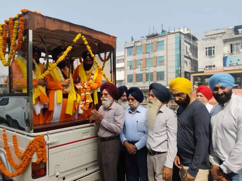 भाई तारा सिंह की शहादत के मौके पर Amritsar में नगर कीर्तन निकाला गया भाई तारा सिंह की शहादत के मौके पर Amritsar में नगर कीर्तन निकाला गया