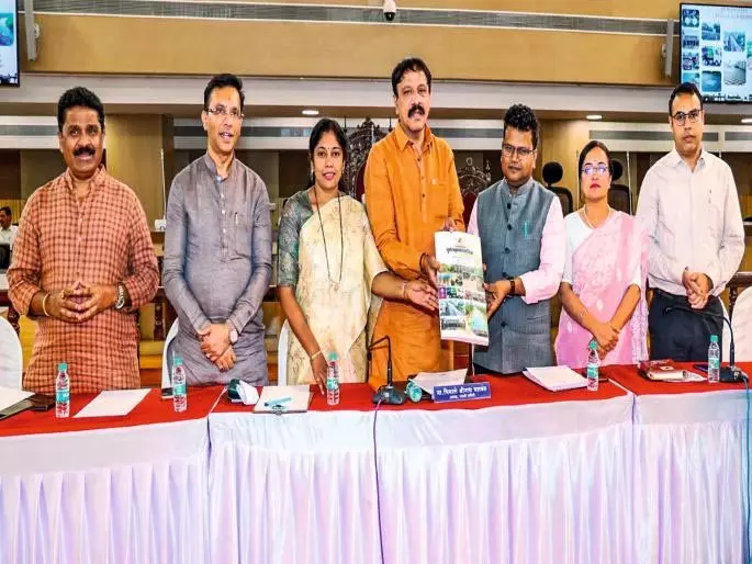 नगर निगम आयुक्त ने स्थायी समिति के समक्ष ₹13,995 करोड़ का budget पेश किया नगर निगम आयुक्त ने स्थायी समिति के समक्ष ₹13,995 करोड़ का budget पेश किया