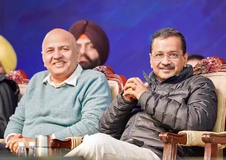 एलपीजी संकट पर केजरीवाल-सिसोदिया ने केंद्र को घेरा एलपीजी संकट पर केजरीवाल-सिसोदिया ने केंद्र को घेरा