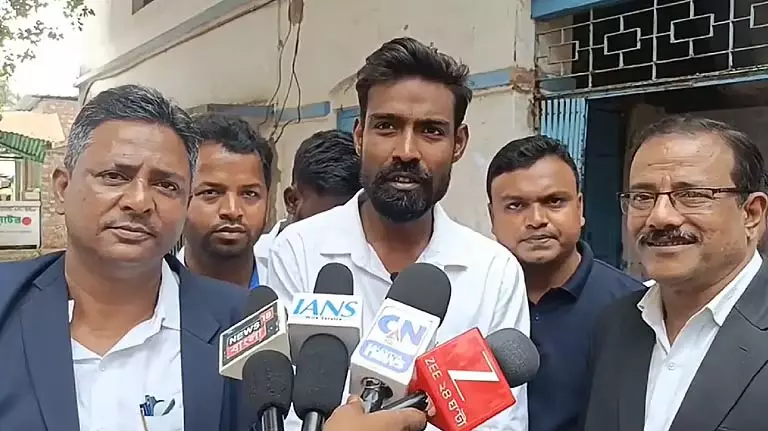 Lawyer प्रतीक उर ने बार काउंसिल का चुनाव लड़ा; नतीजों की उम्मीदें ज़्यादा Lawyer प्रतीक उर ने बार काउंसिल का चुनाव लड़ा; नतीजों की उम्मीदें ज़्यादा