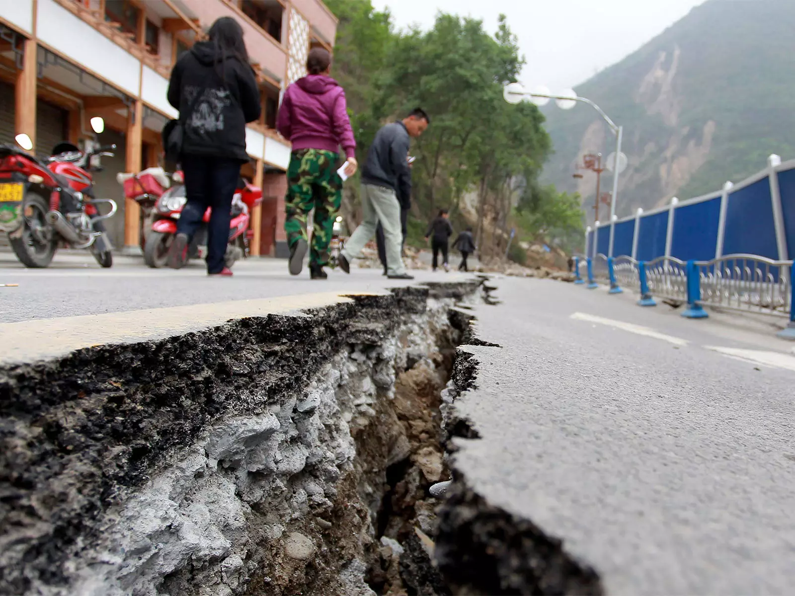 China में 4.3 तीव्रता का भूकंप आया China में 4.3 तीव्रता का भूकंप आया