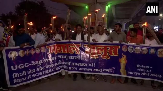 छात्रों और नागरिकों ने UGC विनियमन 2026 लागू करने और 65% आरक्षण की मांग छात्रों और नागरिकों ने UGC विनियमन 2026 लागू करने और 65% आरक्षण की मांग