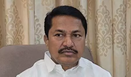नाना पटोले सीधे उरण के JNPA बंदरगाह पहुंचे, कंटेनरों में फंसे माल का किया निरीक्षण नाना पटोले सीधे उरण के JNPA बंदरगाह पहुंचे, कंटेनरों में फंसे माल का किया निरीक्षण