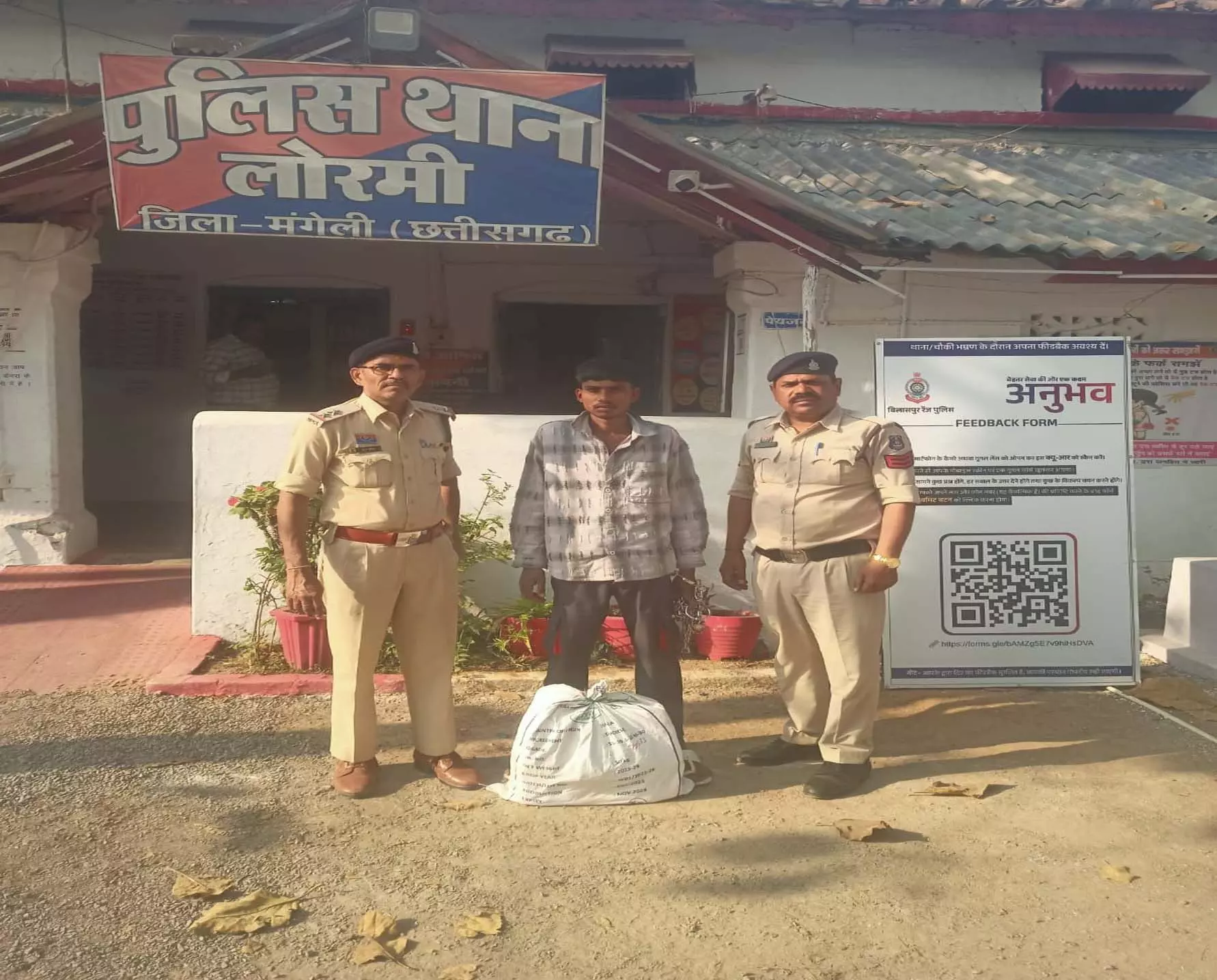 मेडिकल एजेंसी से चोरी करने वाले गैंग हिस्ट्रीशीटर रिंकु कश्यप गिरफ्तार मेडिकल एजेंसी से चोरी करने वाले गैंग हिस्ट्रीशीटर रिंकु कश्यप गिरफ्तार