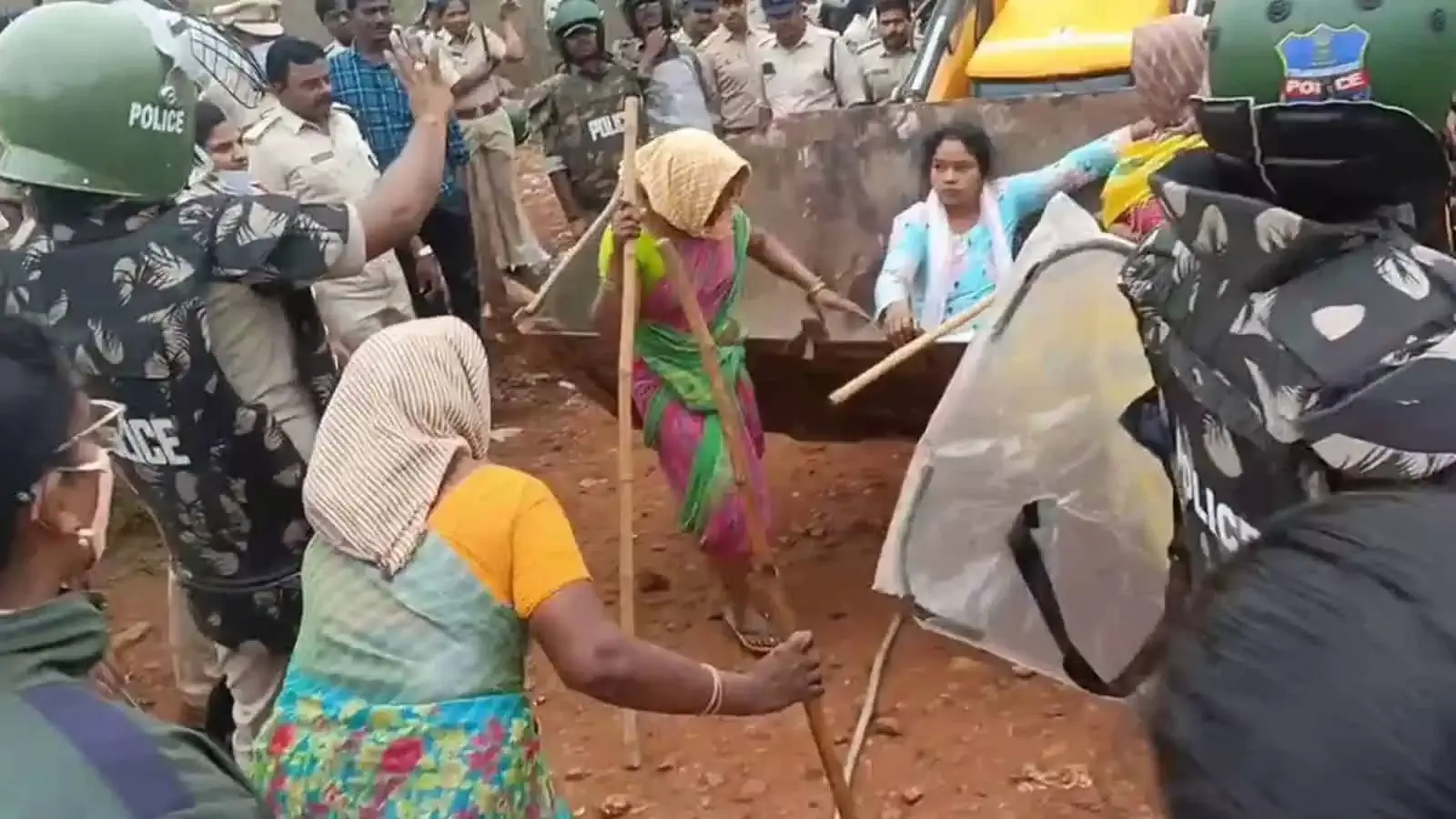 Telangana में वेलुगुमटला के 311 ज़मीन से बेदखल लोगों को इंदिराम्मा घर मिलेंगे