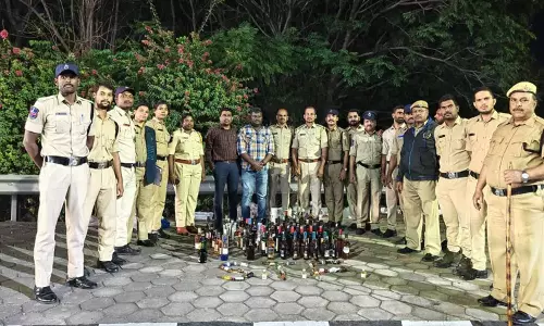 Telangana आबकारी विभाग ने 3.68 लाख रुपये की गैर-शुल्क शराब जब्त की