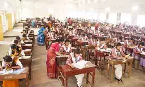 तमिलनाडु और पुडुचेरी में कक्षा 10 की सार्वजनिक परीक्षाएं 10 बजे से होगी शुरू तमिलनाडु और पुडुचेरी में कक्षा 10 की सार्वजनिक परीक्षाएं 10 बजे से होगी शुरू