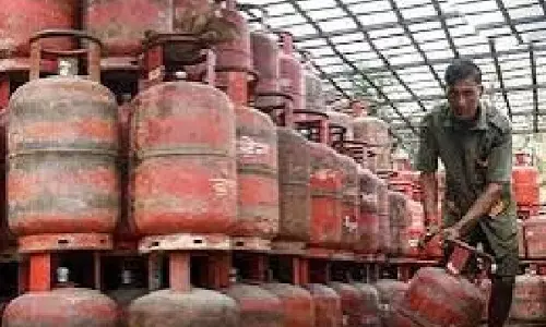 LPG की बढ़ती किल्लत से तमिलनाडु के रेस्टोरेंट संकट में LPG की बढ़ती किल्लत से तमिलनाडु के रेस्टोरेंट संकट में