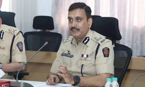 Pune : पिंपरी-चिंचवड़ पुलिस कमिश्नर ने नए आउटरीच प्रोग्राम में नागरिकों से आमने-सामने मुलाकात की Pune : पिंपरी-चिंचवड़ पुलिस कमिश्नर ने नए आउटरीच प्रोग्राम में नागरिकों से आमने-सामने मुलाकात की