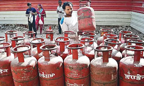 Indore : गैस खत्म हो रही है? फ्यूल बदलने का उपदेश