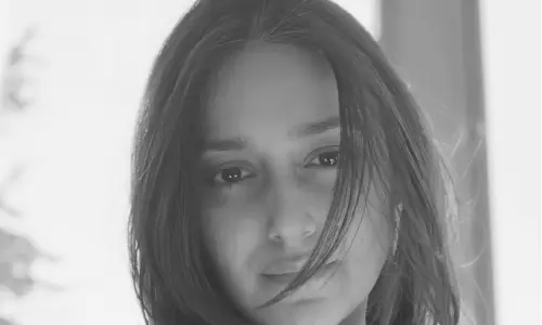 Ileana D’Cruz ने अपने ‘3 सेकंड’ के बेबी-फीडिंग ब्रेक के दौरान चुपके से एक सेल्फी ली