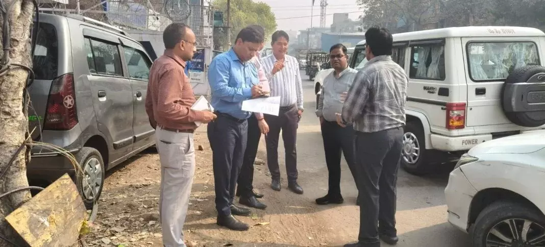 Noida: सफाई व्यवस्था में लापरवाही पर कार्रवाई, 6 सफाईकर्मी बर्खास्त Noida: सफाई व्यवस्था में लापरवाही पर कार्रवाई, 6 सफाईकर्मी बर्खास्त