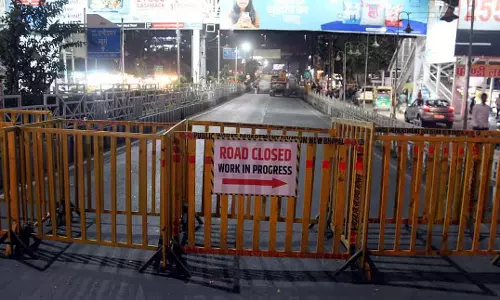 Bhopal : सड़क मरम्मत के लिए ज्योति टॉकीज-बोर्ड ऑफिस चौराहे पर ट्रैफिक डायवर्ट किया गया Bhopal : सड़क मरम्मत के लिए ज्योति टॉकीज-बोर्ड ऑफिस चौराहे पर ट्रैफिक डायवर्ट किया गया