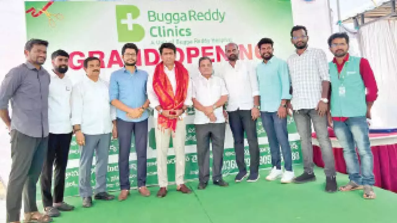 Telangana: हयाताबाद गांव में बुग्गा रेड्डी क्लिनिक का उद्घाटन