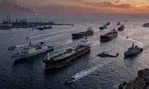 British military:होर्मुज जलडमरूमध्य में प्रोजेक्टाइल से टकराकर कार्गो जहाज में आग