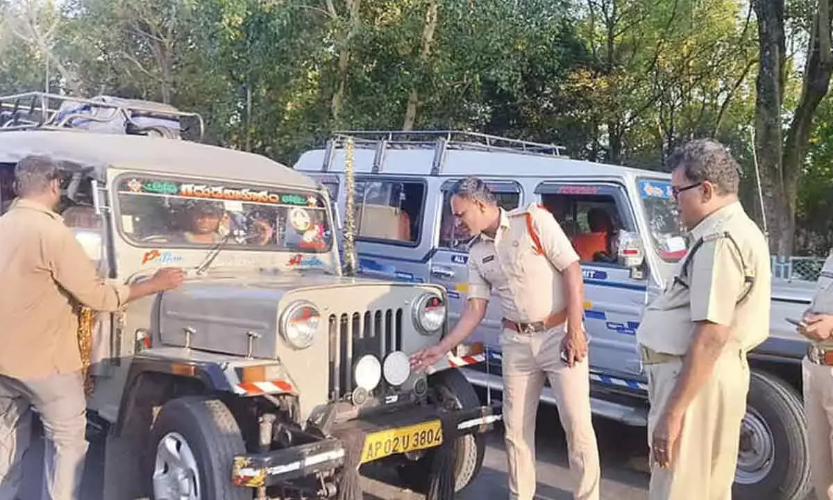 Andhra: अलीपिरी टोल गेट पर स्पेशल ड्राइव से शोर करने वाले हॉर्न और मॉडिफाइड साइलेंसर को टारगेट किया गया