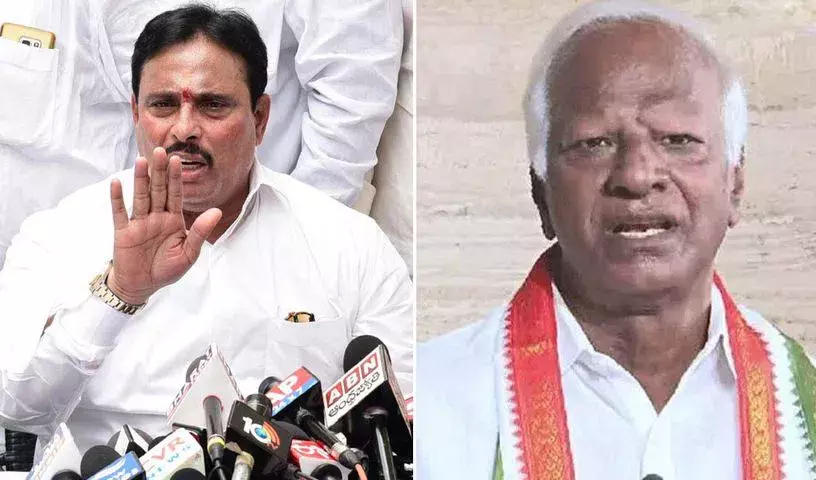 तेलंगाना स्पीकर ने दानम और कडियम के खिलाफ अयोग्यता याचिका खारिज की तेलंगाना स्पीकर ने दानम और कडियम के खिलाफ अयोग्यता याचिका खारिज की