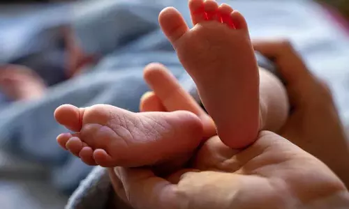 Odisha : किशोरी ने अस्पताल के टॉयलेट में समय से पहले बच्चे को जन्म दिया, राउरकेला IGH से भागी Odisha : किशोरी ने अस्पताल के टॉयलेट में समय से पहले बच्चे को जन्म दिया, राउरकेला IGH से भागी