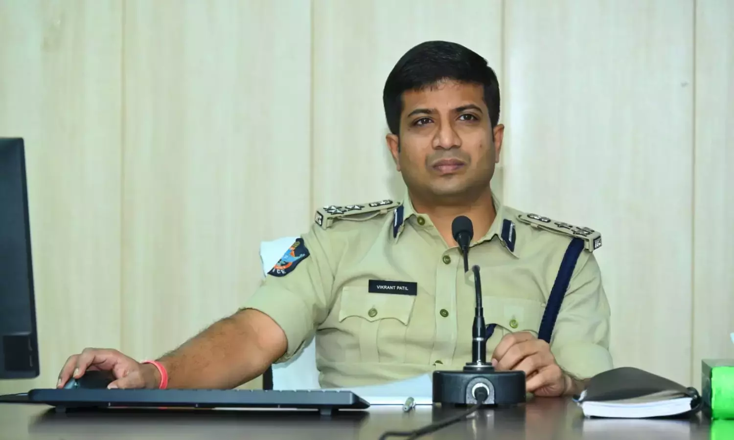 कुरनूल SP ने श्रद्धालुओं को ओवरलोडेड गाड़ियों में यात्रा न करने की चेतावनी दी