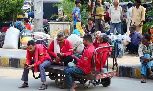 Jalandhar: दशकों से रेलवे स्टेशन पर कुलियों को रेस्ट रूम की सुविधा नहीं मिली
